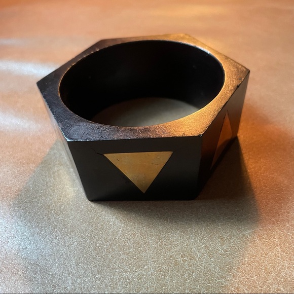 Wood bangle bracelet w triangle design inlay - Picture 5 of 8